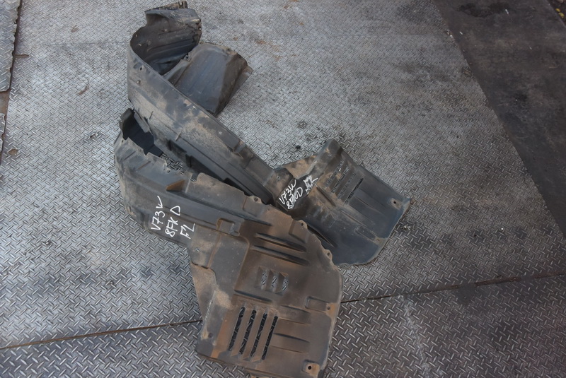 Подкрылок Mitsubishi Pajero V73W