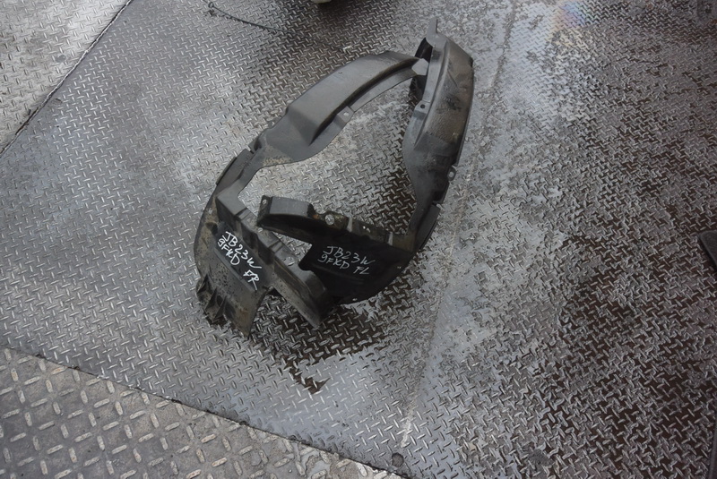 Подкрылок Suzuki Jimny JB23W