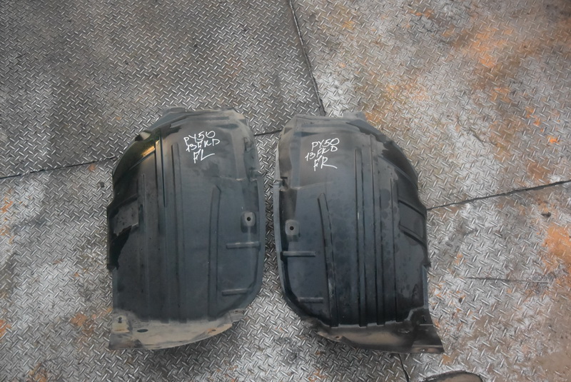 Подкрылок Nissan Fuga