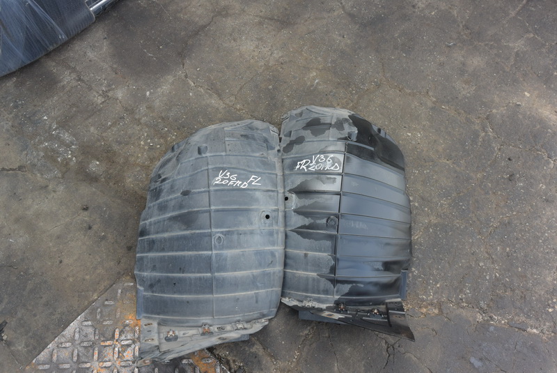 Подкрылок Nissan Skyline