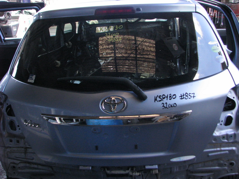 Дверь задняя Toyota Vitz