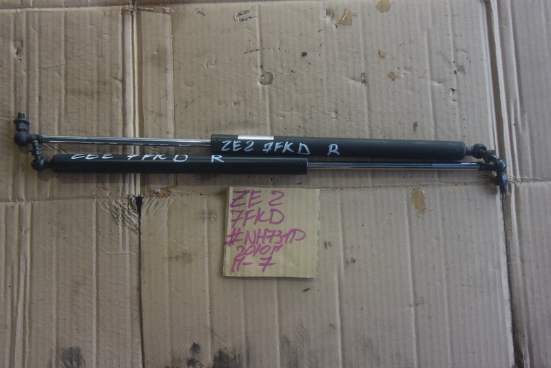 Амортизатор задней двери Honda Insight ZE2