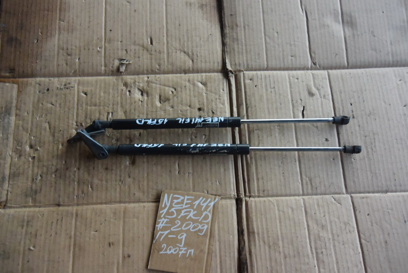 Амортизатор задней двери Toyota Corolla Fielder NZE141