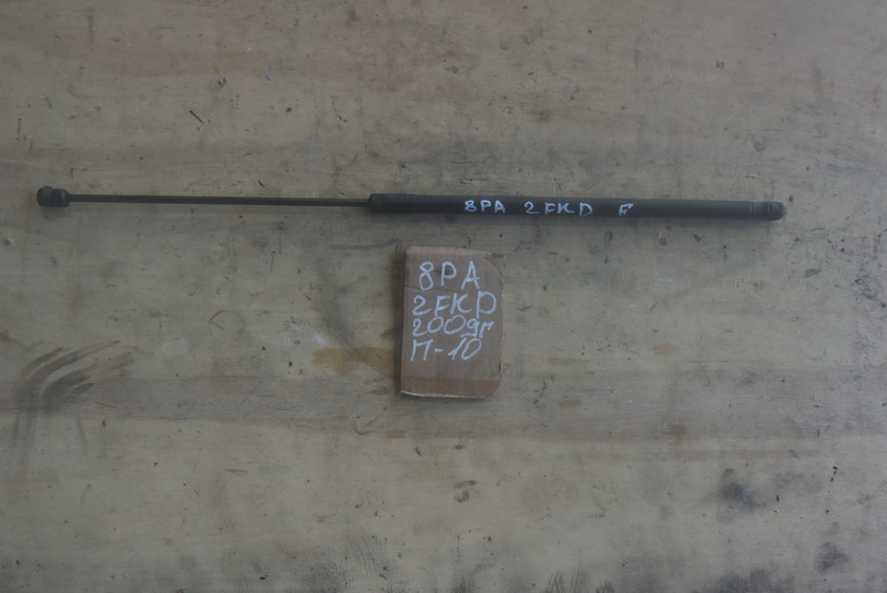 Амортизатор капота Audi A3 8PA