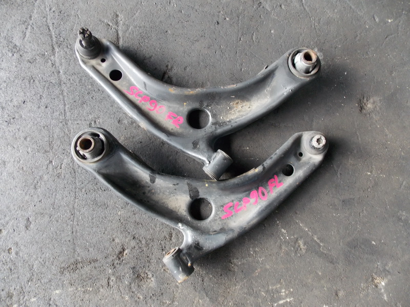 Рычаг Toyota Vitz SCP90