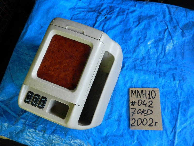 Подлокотник Toyota Alphard MNH10