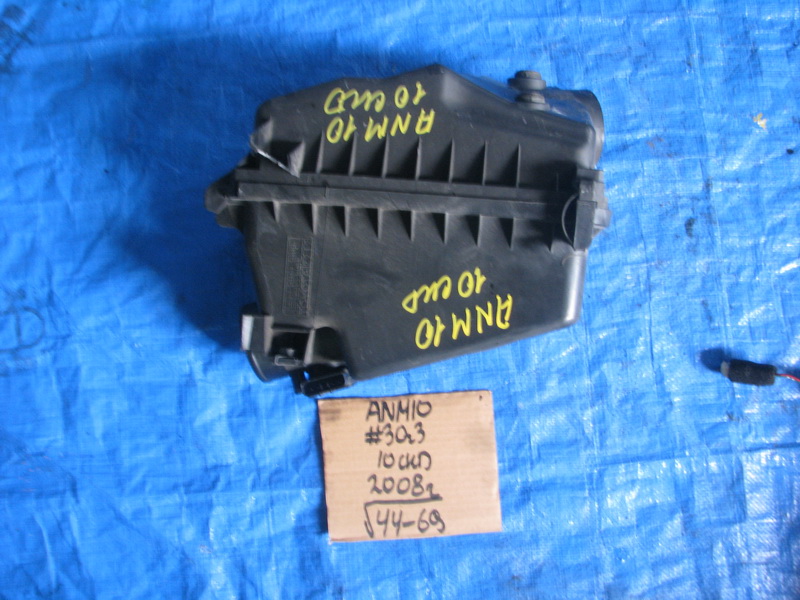 Корпус воздушного фильтра Toyota Isis