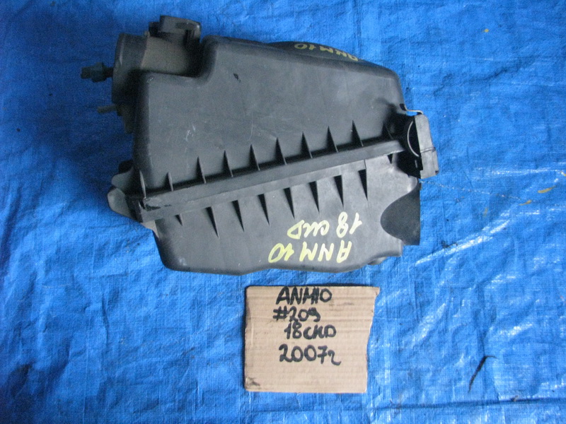 Корпус воздушного фильтра Toyota Isis ANM10