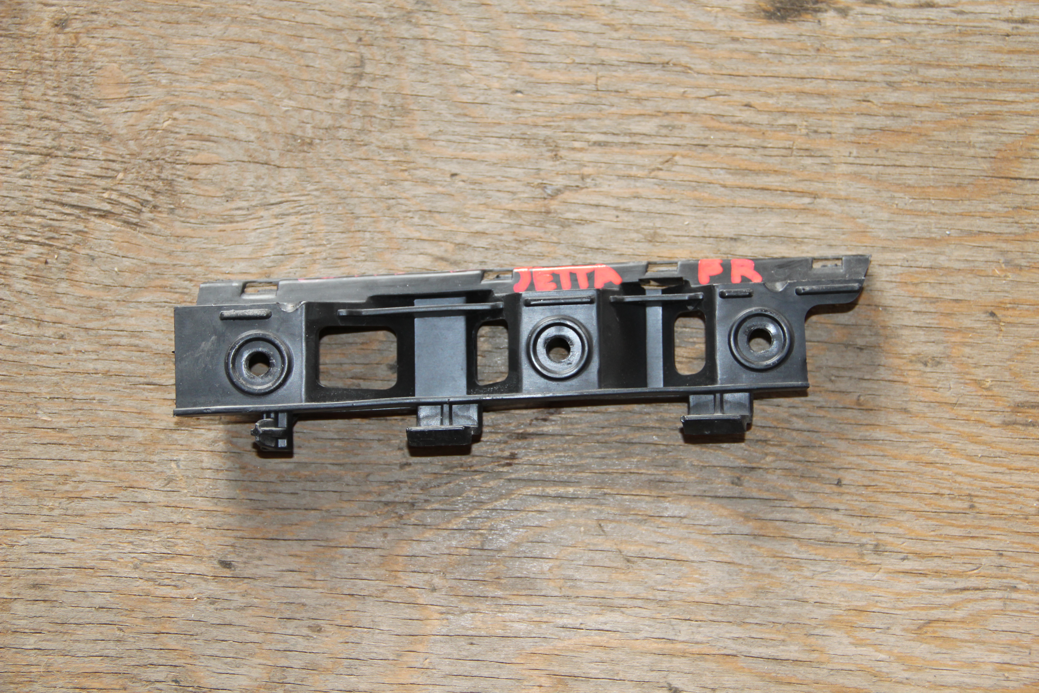 Крепление бампера Volkswagen Jetta