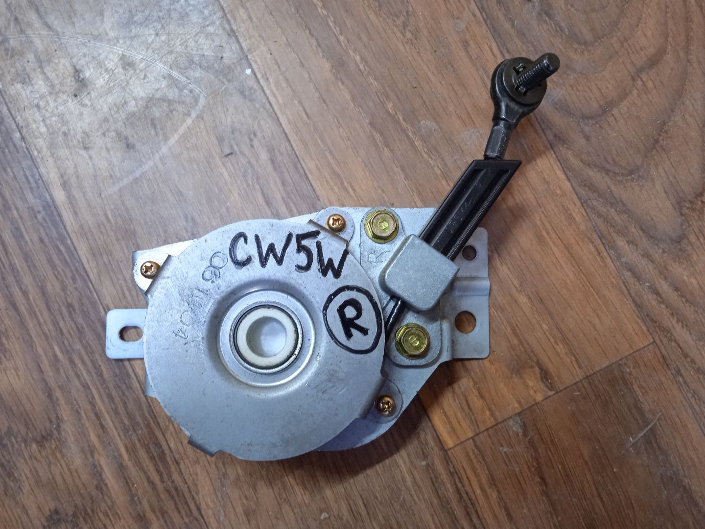 Тросик багажника Mitsubishi Outlander CW5W