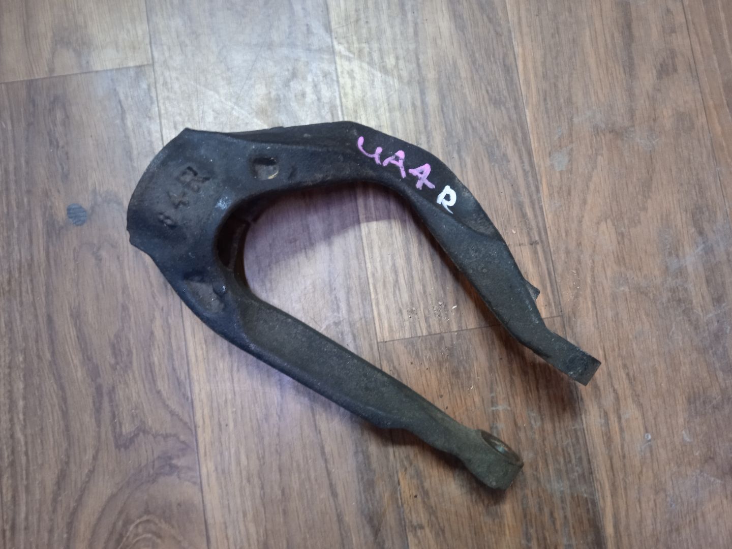 Крепление амортизатора Honda Saber UA4