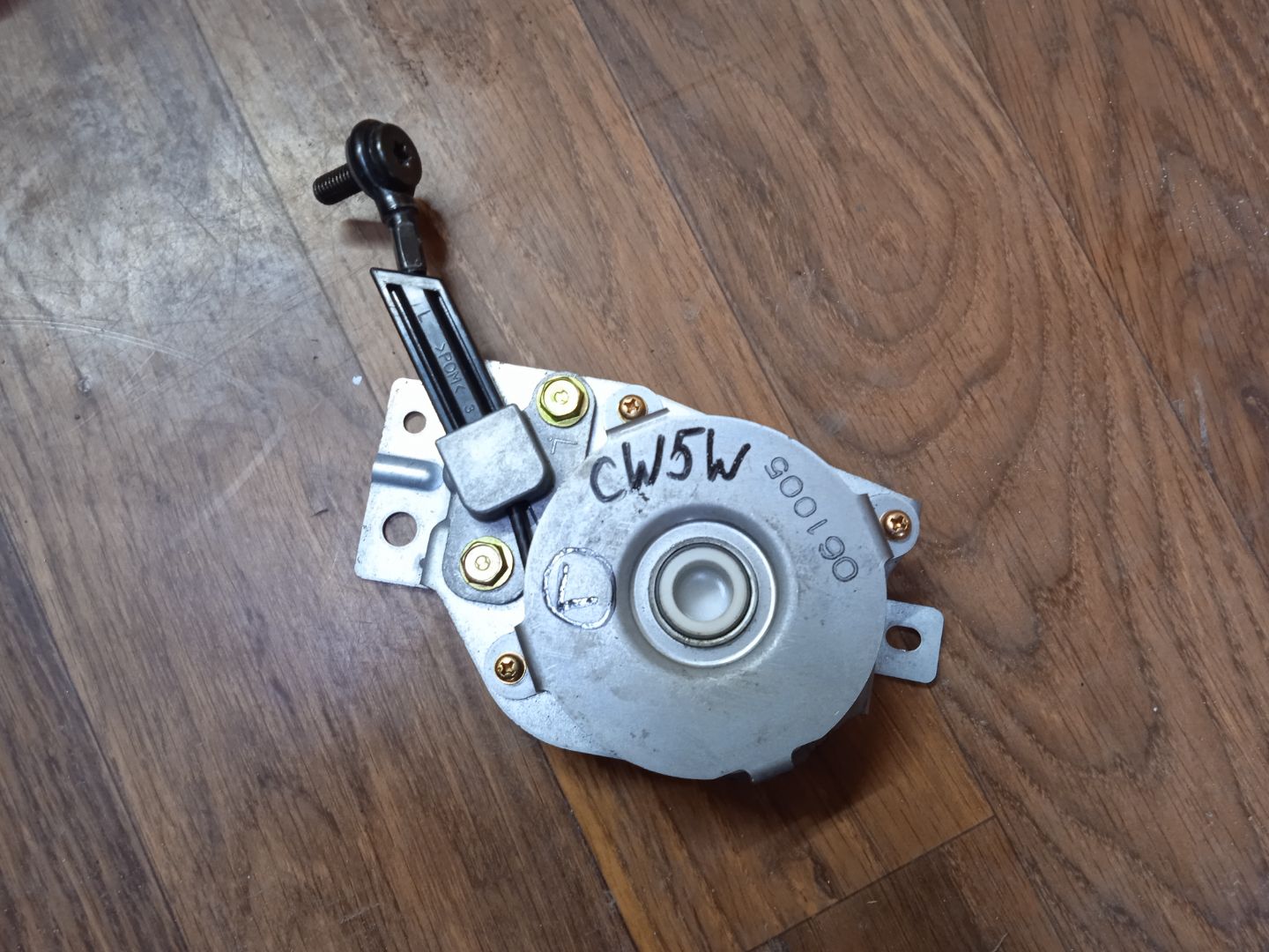 Тросик багажника Mitsubishi Outlander CW5W