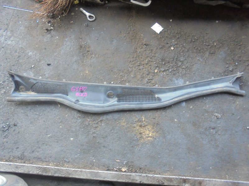 Решетка под лобовое стекло Toyota Mark II