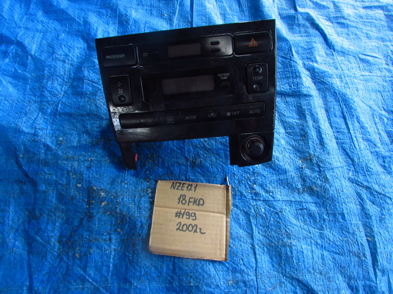 Блок управления климат-контролем Toyota Corolla Spacio