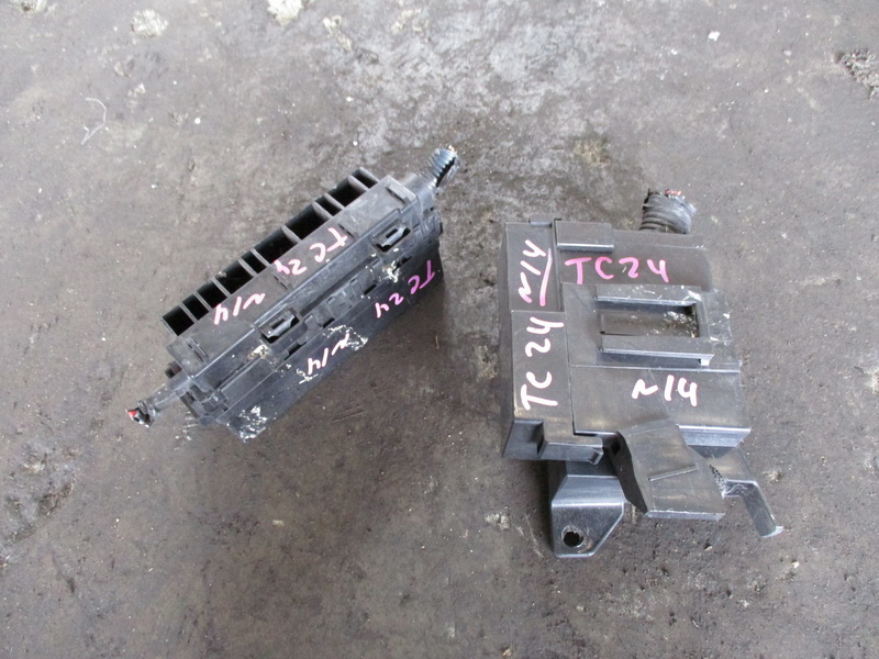 Блок предохранителей Nissan Serena TC24