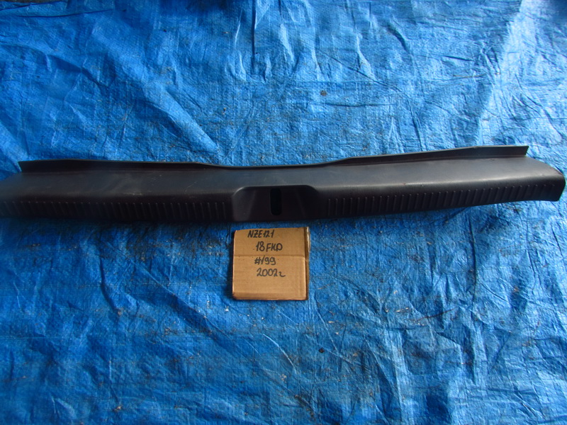 Накладка замка багажника Toyota Corolla Spacio NZE121