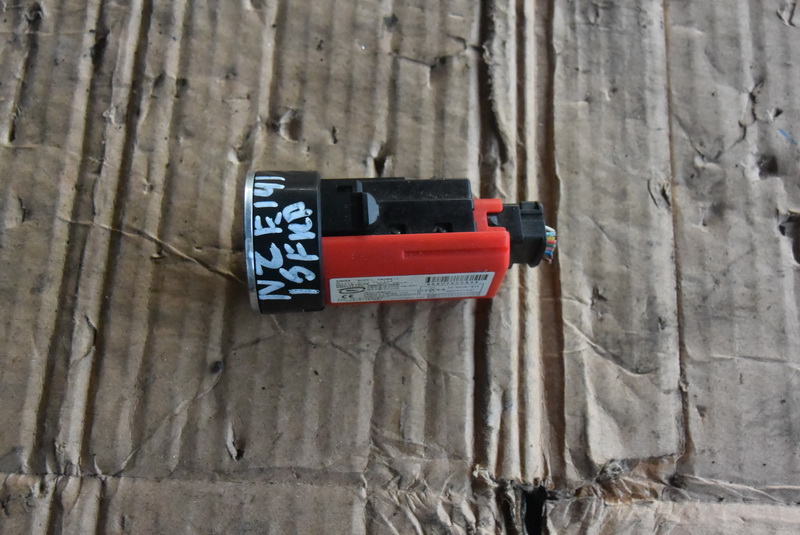 Кнопка старта Toyota Corolla Fielder NZE141