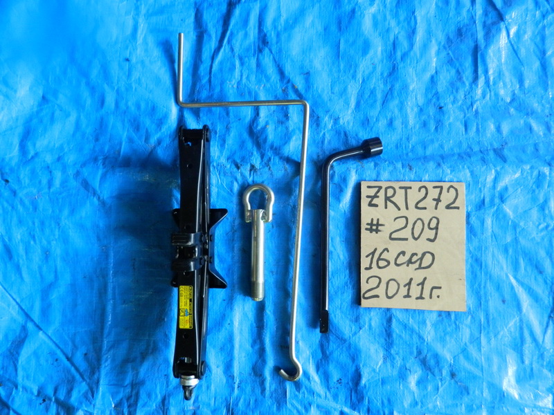 Домкрат Toyota Avensis ZRT272