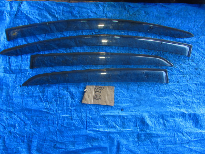 Ветровики Toyota Vitz