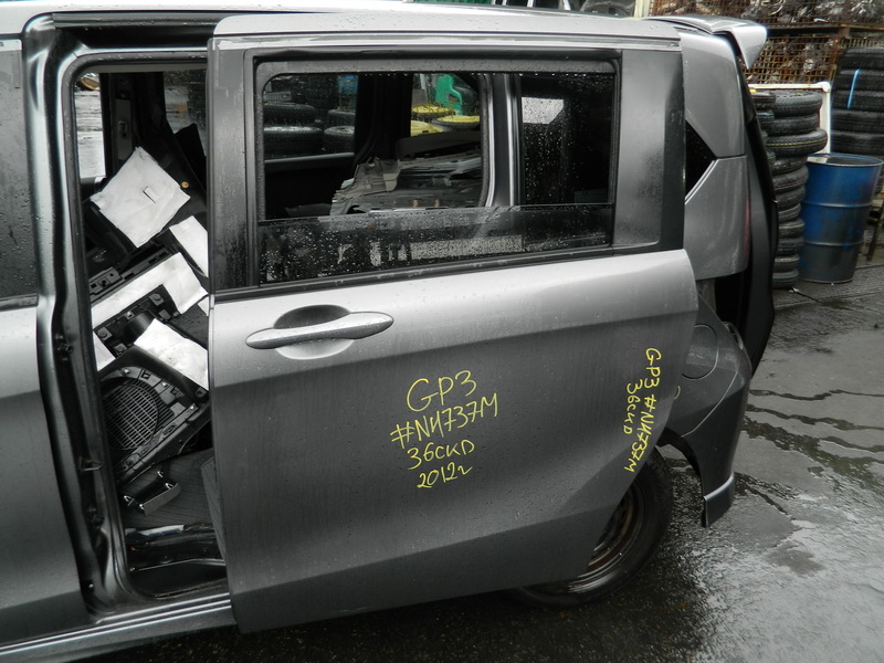 Дверь Honda Freed