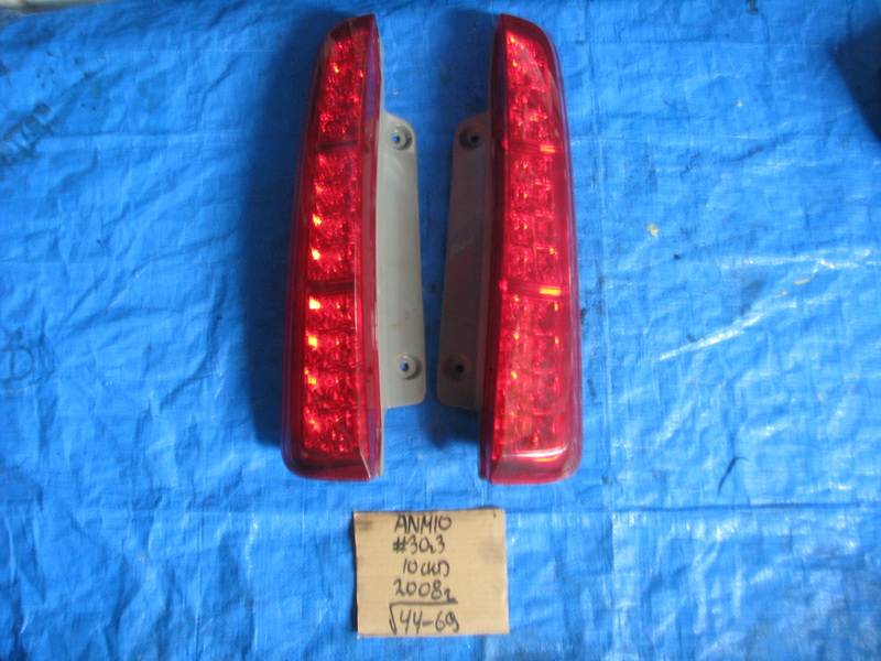 Стоп-сигнал Toyota Isis