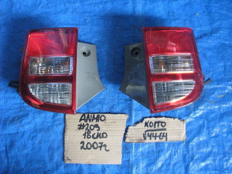 Стоп-сигнал Toyota Isis