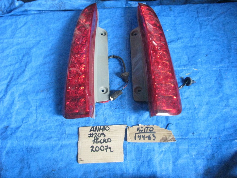 Стоп-сигнал Toyota Isis