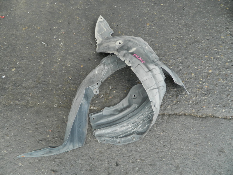 Подкрылок Mazda Demio