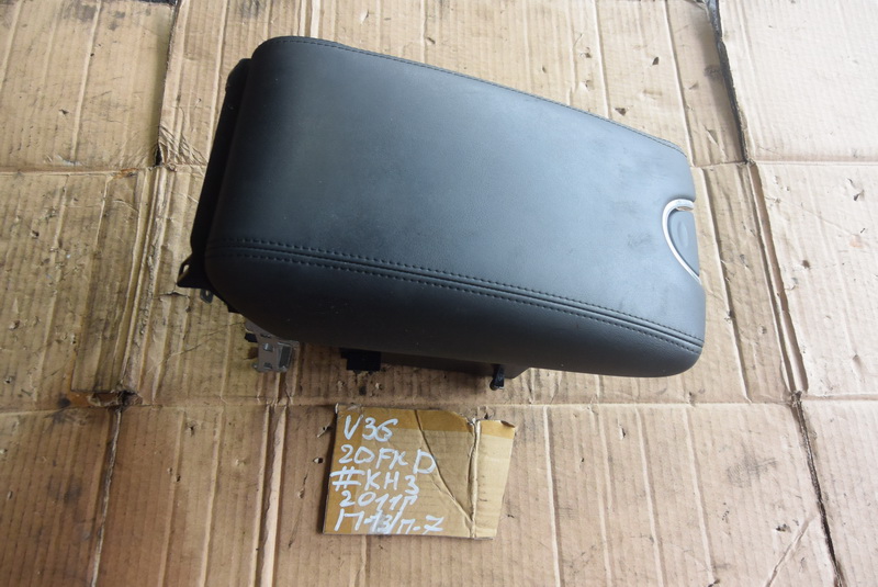 Подлокотник Nissan Skyline