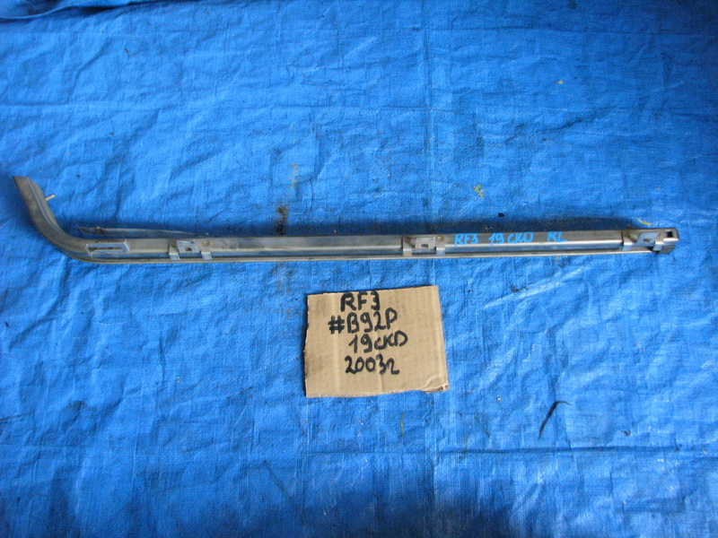 Направляющая сдвижной двери Honda Stepwgn RF3