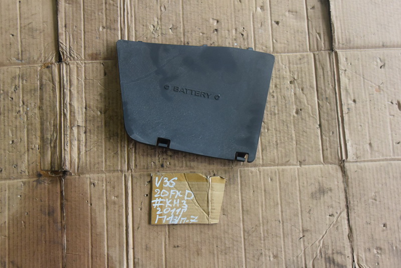 Крышка акб Nissan Skyline V36