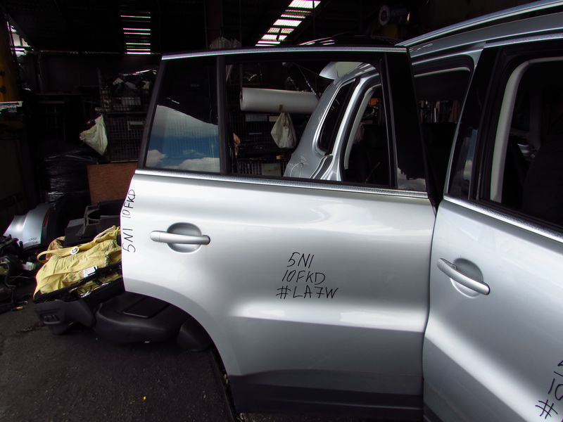 Дверь Volkswagen Tiguan 5N1