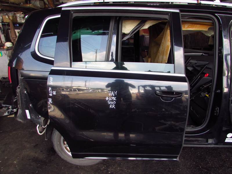 Дверь Volkswagen Sharan