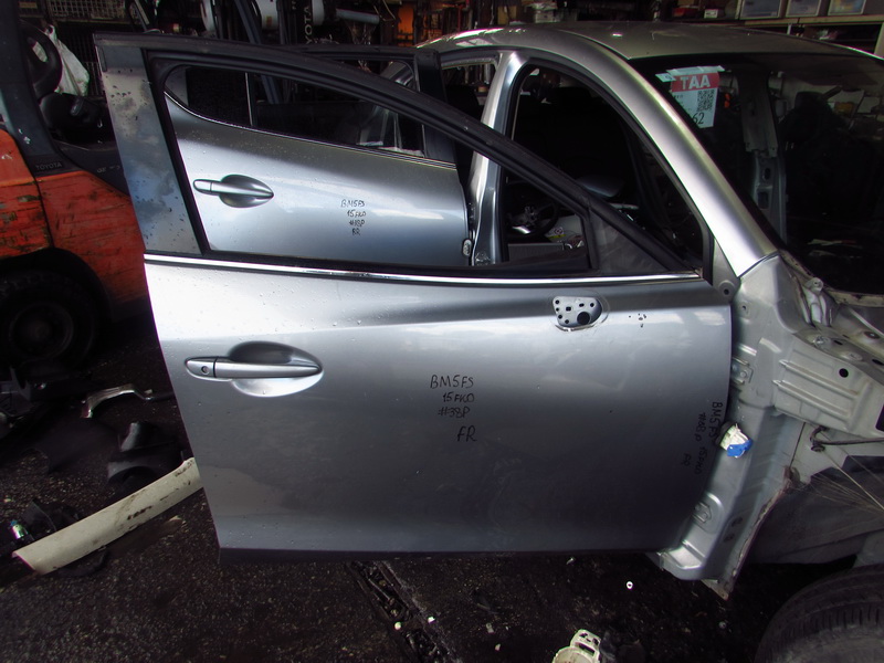 Дверь Mazda Axela