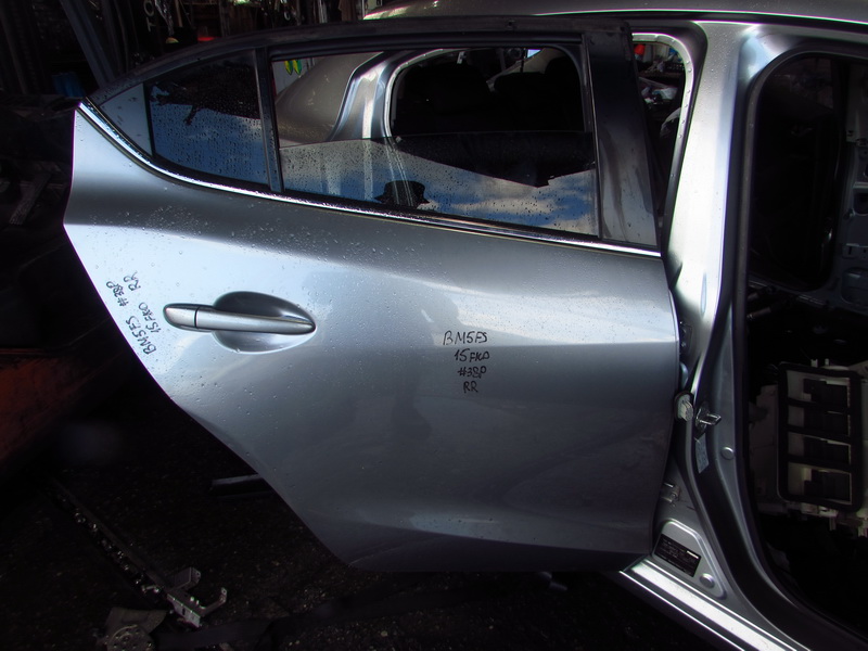 Дверь Mazda Axela