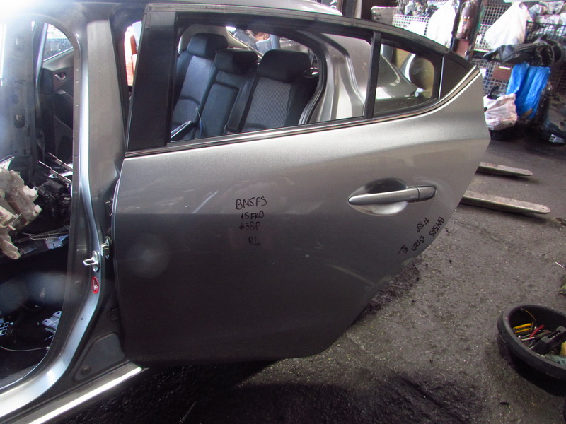 Дверь Mazda Axela