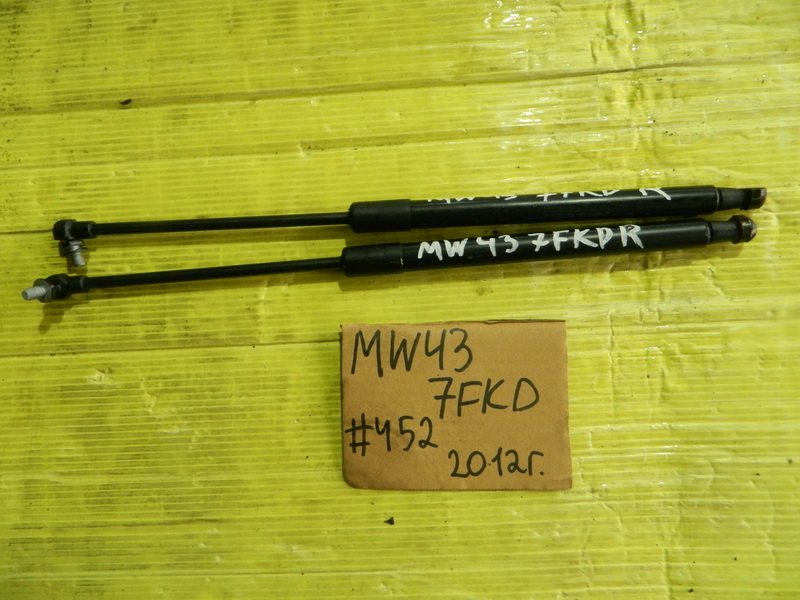 Амортизатор задней двери Volvo V50