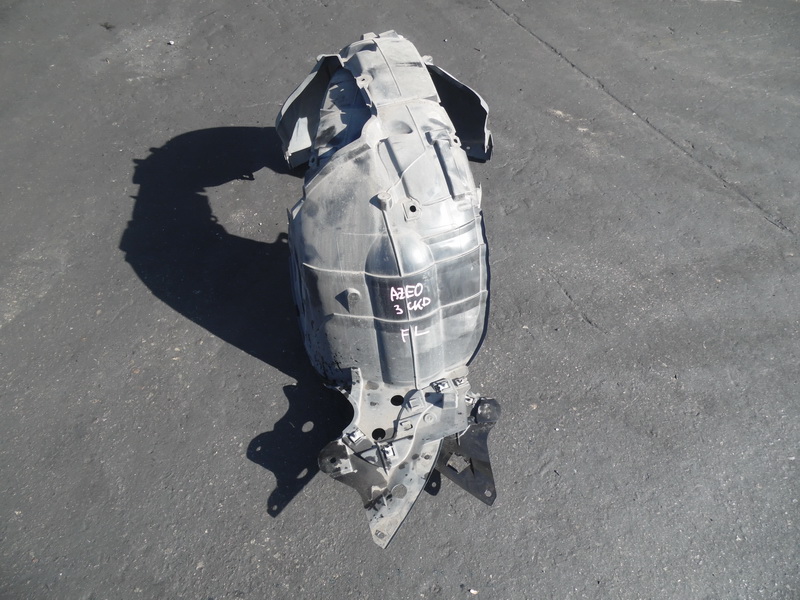 Подкрылок Nissan Leaf AZE0