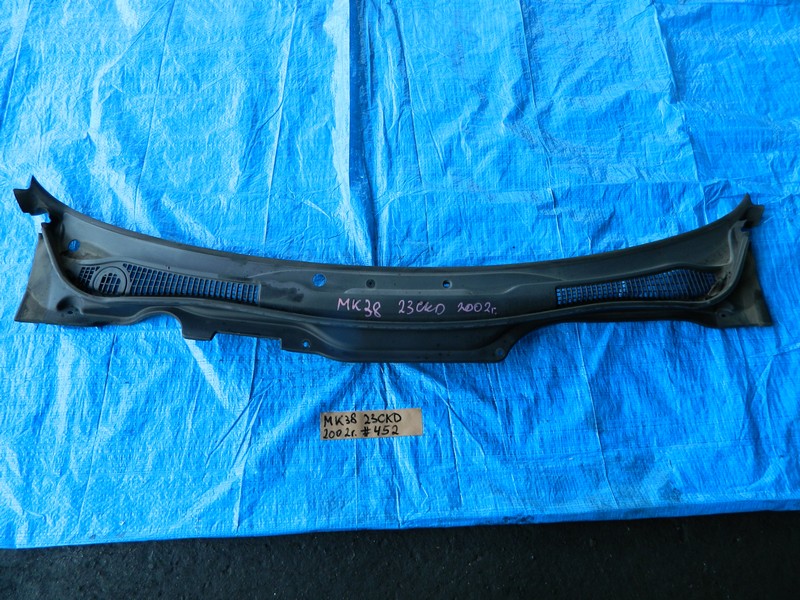 Решетка под лобовое стекло Volvo C30