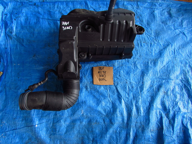 Корпус воздушного фильтра Volkswagen Sharan 7N1