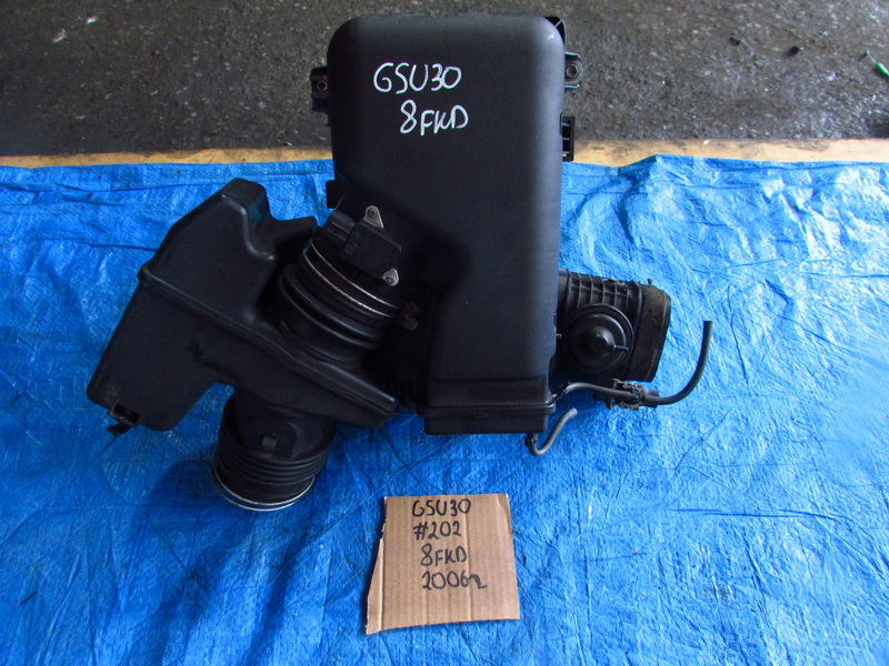 Корпус воздушного фильтра Toyota Harrier