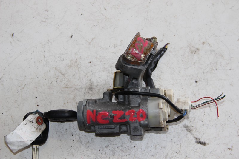 Замок зажигания Toyota Raum