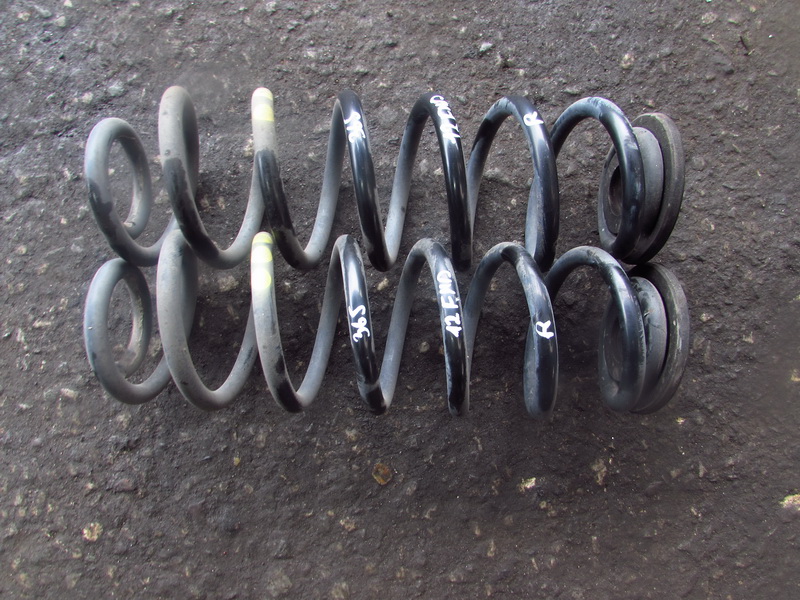 Пружина Volkswagen Passat 365