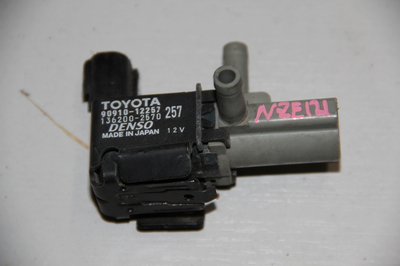 Вакуумный клапан Toyota Corolla Fielder NZE121