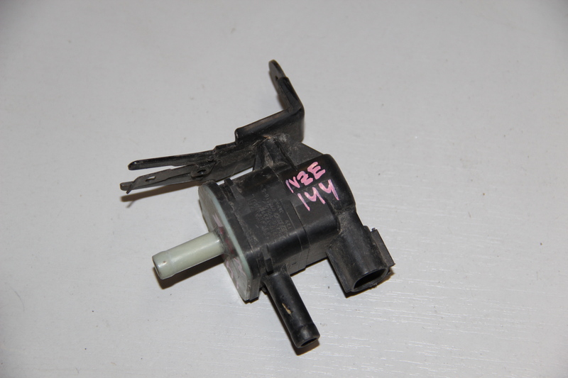Вакуумный клапан Toyota Corolla Fielder NZE144