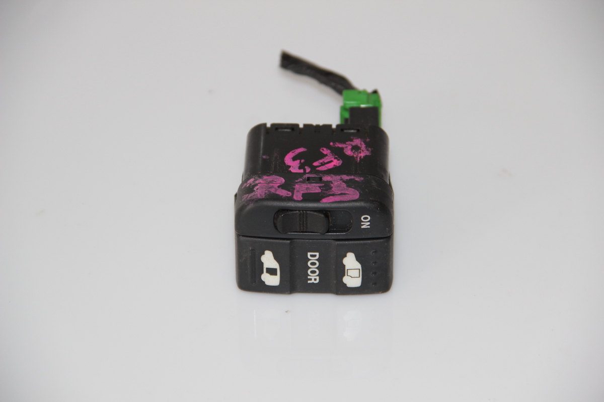 Кнопка управления дверями Honda Stepwgn RF3