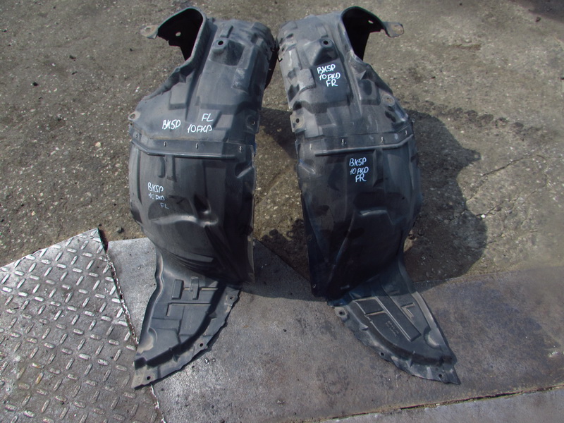 Подкрылок Mazda Axela