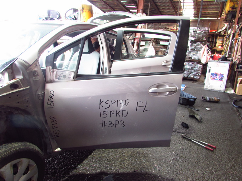 Дверь Toyota Vitz KSP130