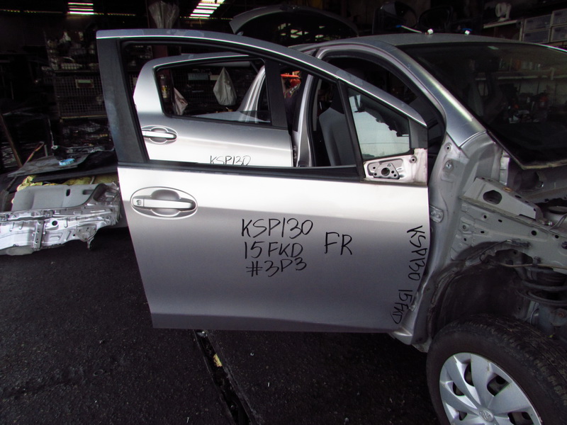 Дверь Toyota Vitz