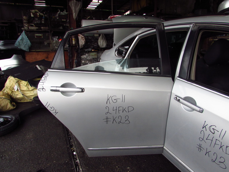 Дверь Nissan Bluebird Sylphy KG11